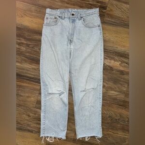 Vintage Levi’s 550 Light Wash Distressed Jeans 33x31